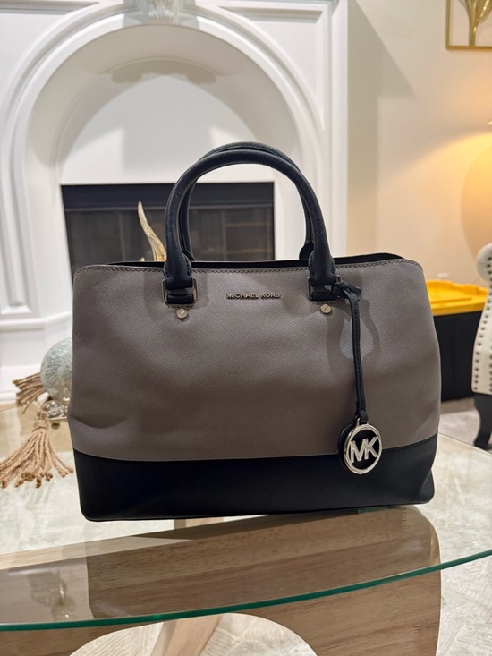 Michael Kors Handbags - Michael Kors Light Pink Saffiano Tote with Gold Hardware